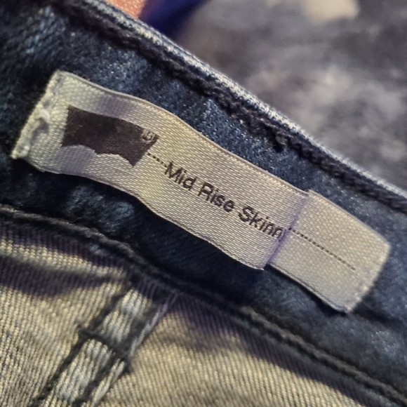 LEVI'S Classic Mid-Rise Skinny Jeans - Size 8 - Picture 5 of 5